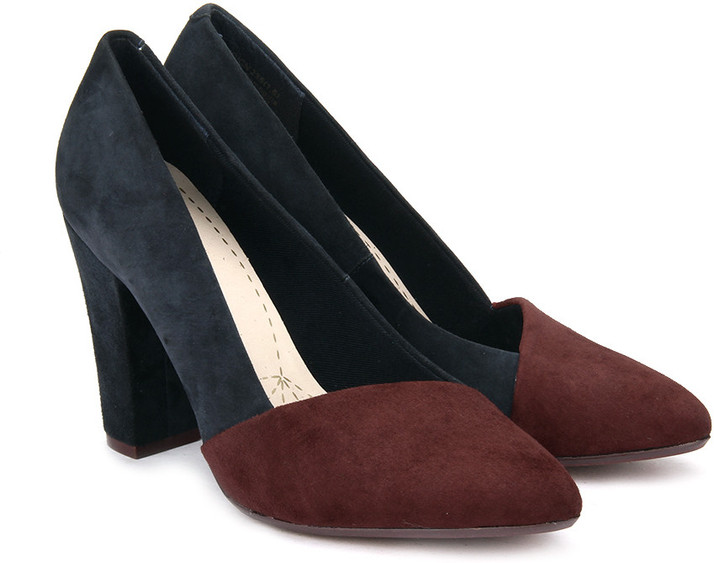 clarks navy heels