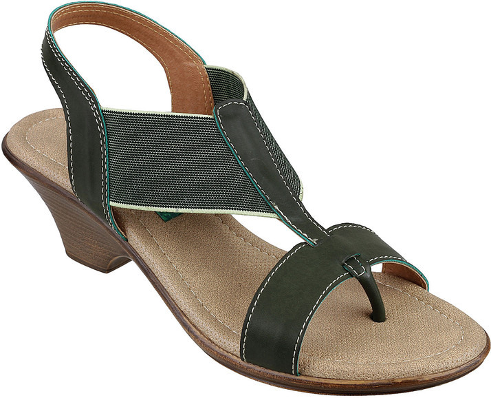 mochi sandals flipkart