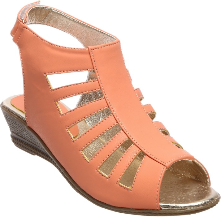 peach color wedges