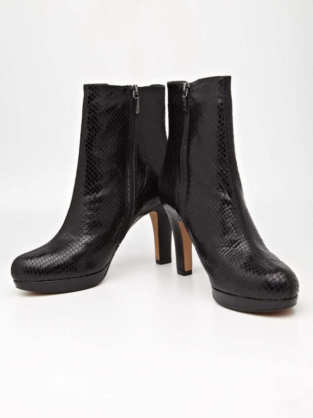 clarks kendra august heeled ankle boots