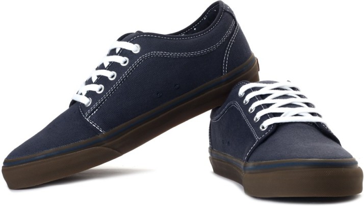 vans men's chukka low