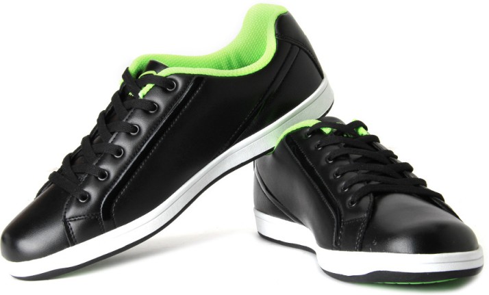 umbro shoes flipkart