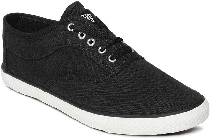roadster shoes flipkart