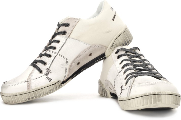 levi's sneakers flipkart