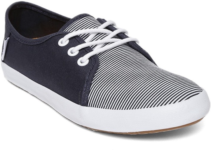 vans casual shoes flipkart