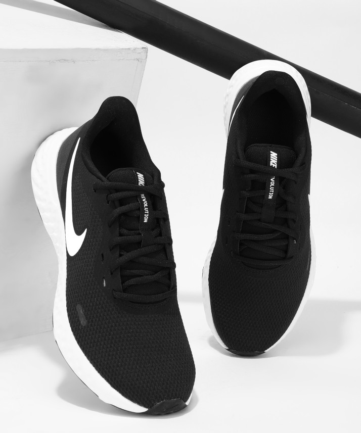 classic black and white nike running shoes