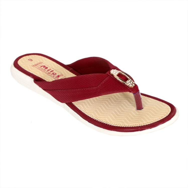 Women Maroon Flats Sandal Price in India