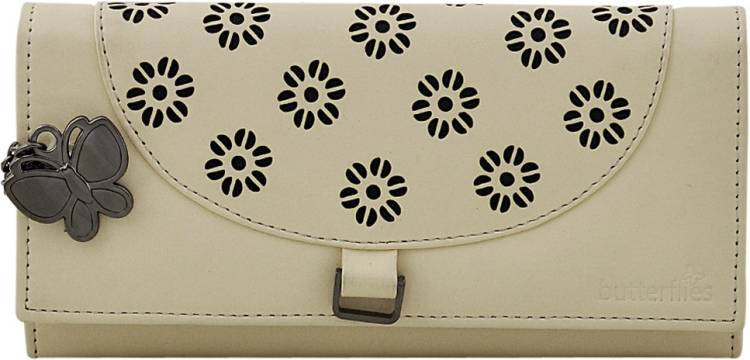 Casual Cream  Clutch Price in India