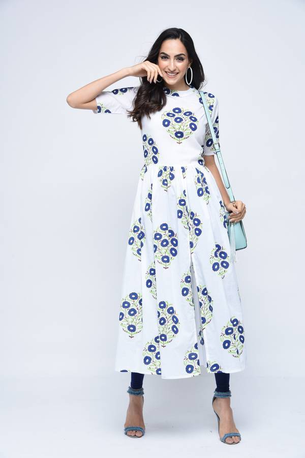 Women Printed Cotton Blend Frontslit Kurta