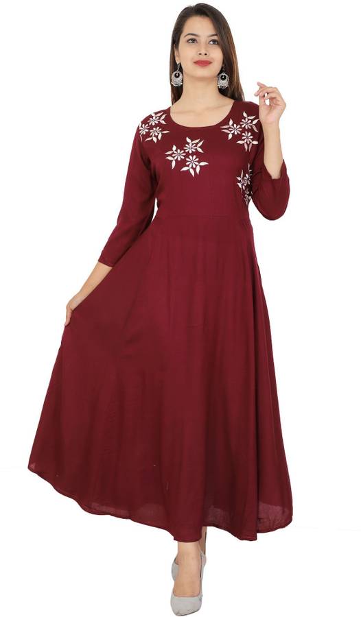 Women Embroidered Cotton Rayon Blend Straight Kurta