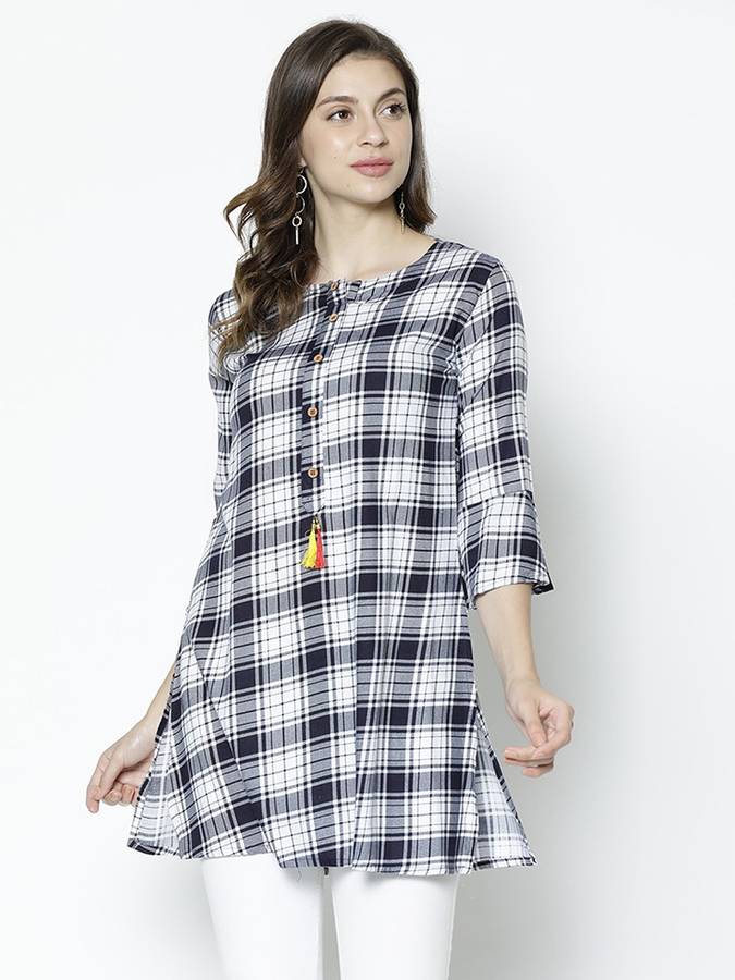 Women Checkered Cotton Blend Straight Kurta