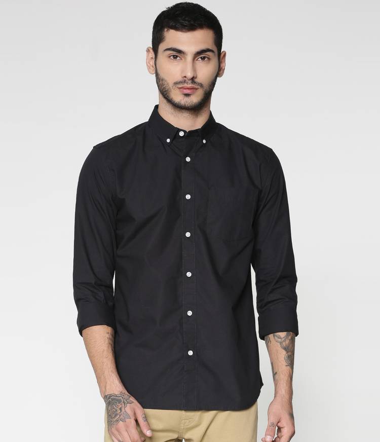 Men Slim Fit Solid Button Down Collar Casual Shirt