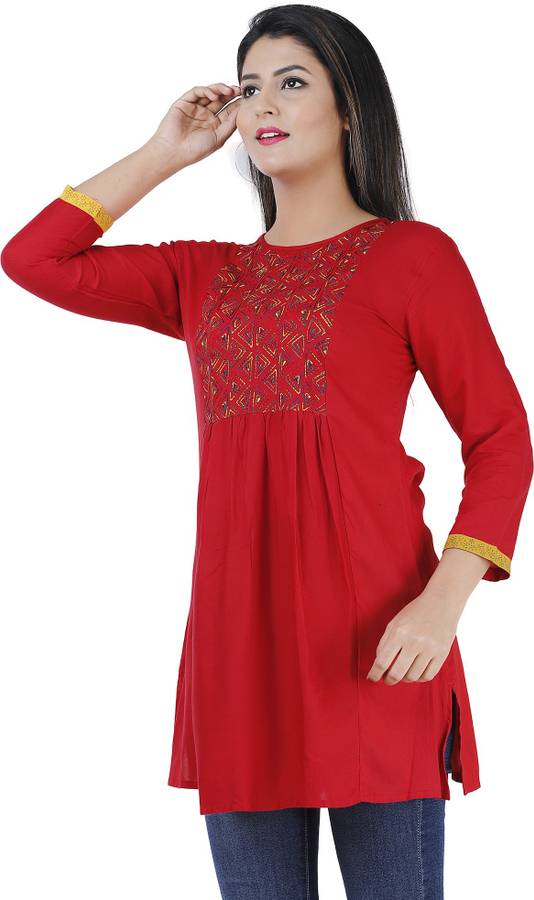 Women Dyed Cotton Blend Straight Kurta
