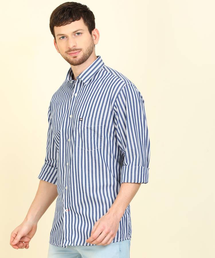 Men Regular Fit Striped Cut Away Collar Casual Shirt