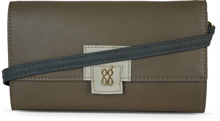 Casual Green  Clutch  - Regular Size Price in India