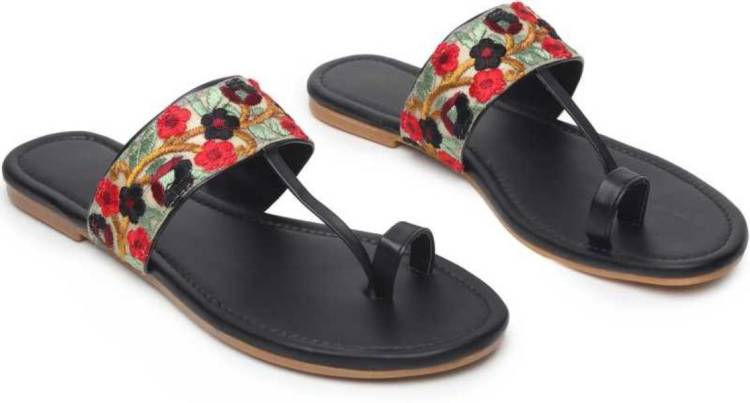 Shoestail Women Black Flats Price in India