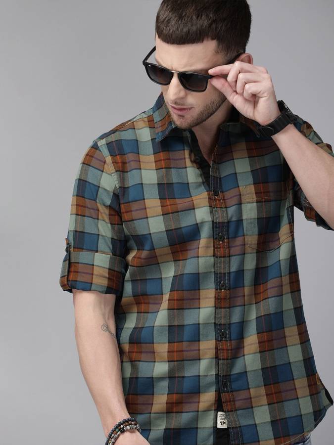 Men Regular Fit Checkered Spread Collar Casual Shirt Price in India