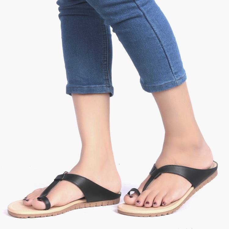 Picktoes Women Black Flats Price in India