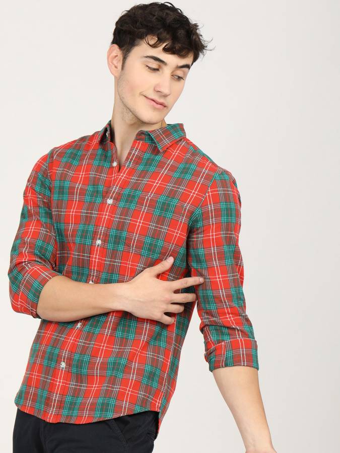 Men Slim Fit Checkered Cut Away Collar Casual Shirt Price in India