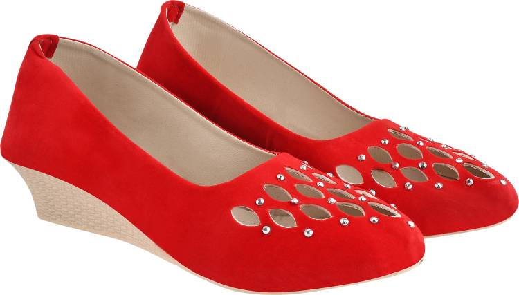 Women Red Bellies Sandal Price in India