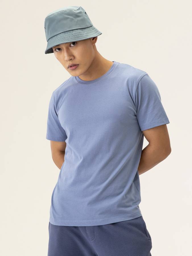 Solid Men Round Neck Blue T-Shirt Price in India