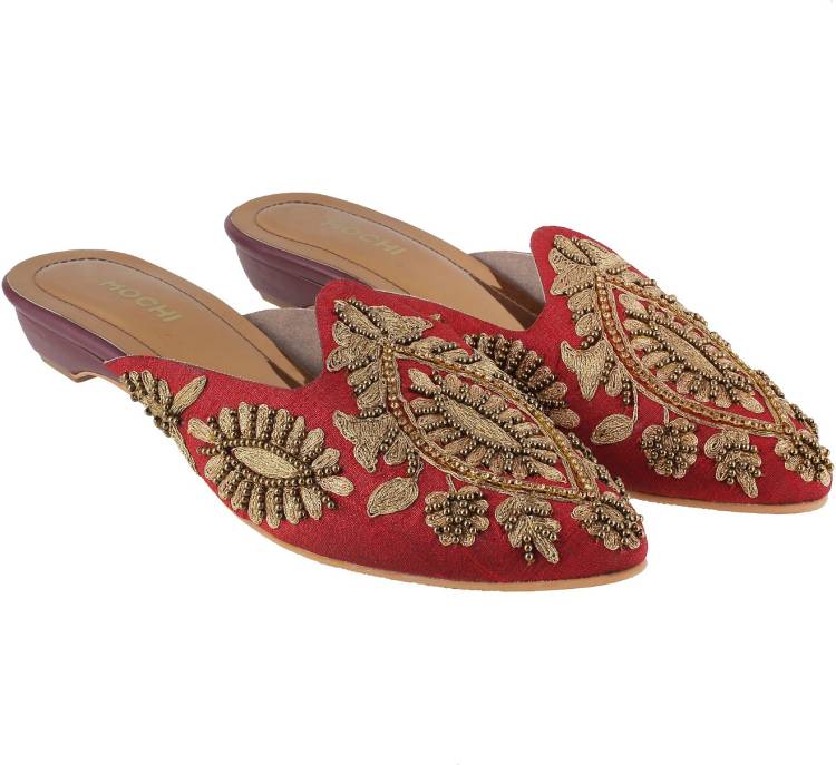 Women Maroon Flats Sandal Price in India