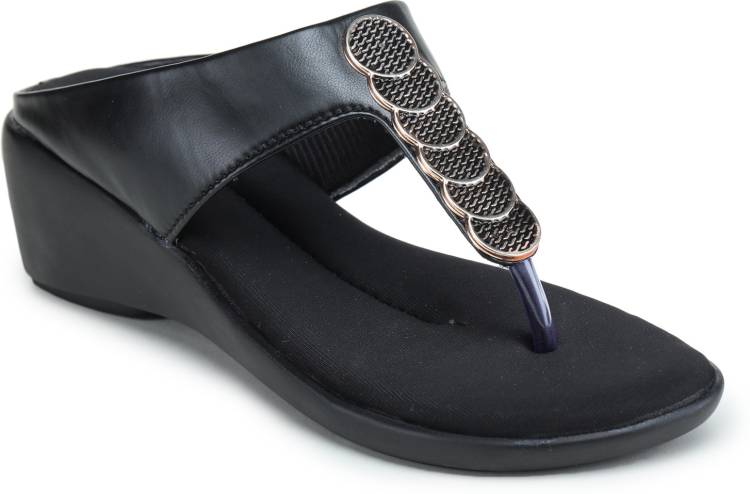 Women Black Flats Sandal Price in India