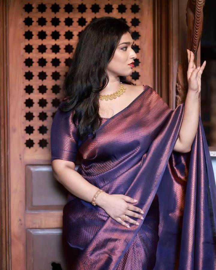 Woven Banarasi Silk Blend, Art Silk Saree Price in India