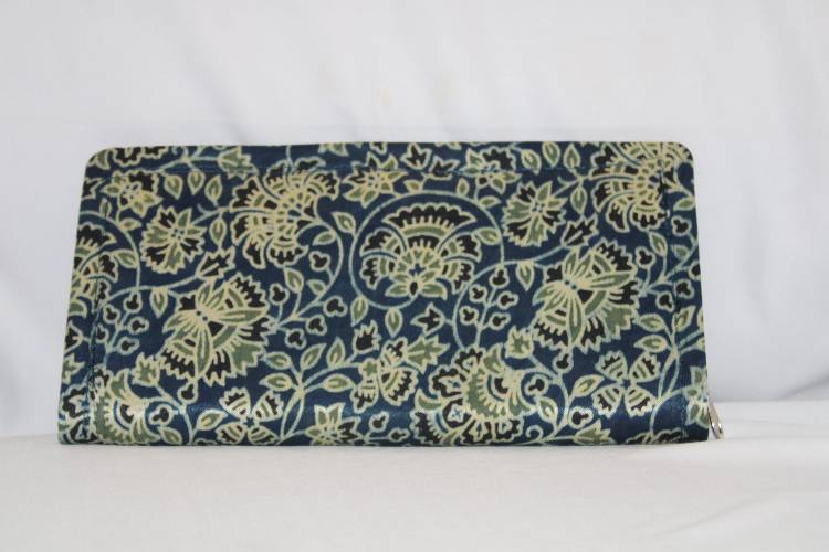 Casual Blue  Clutch Price in India