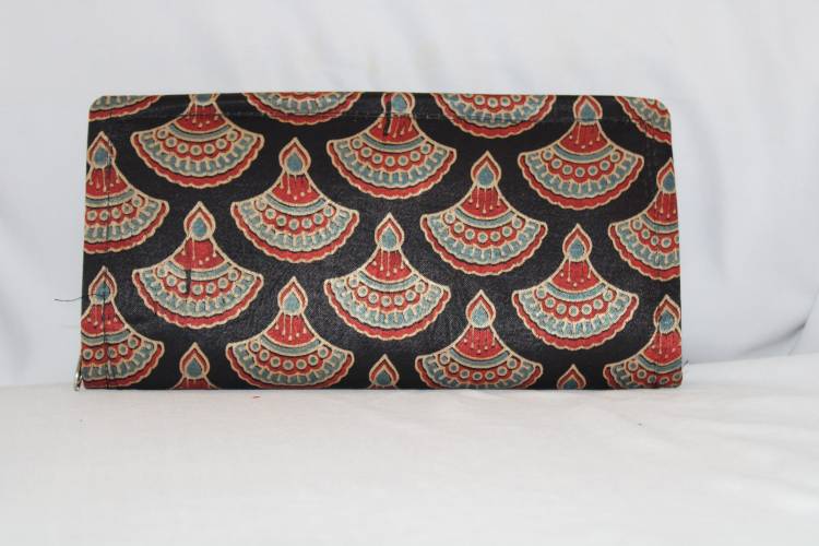 Casual Black  Clutch Price in India