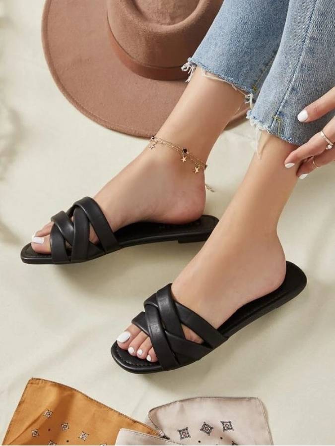 Women Black Flats Sandal Price in India