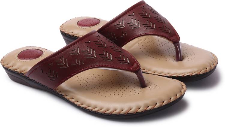 Women Maroon Flats Sandal Price in India