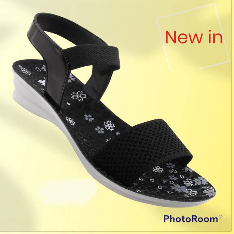 Women Black Flats Sandal Price in India