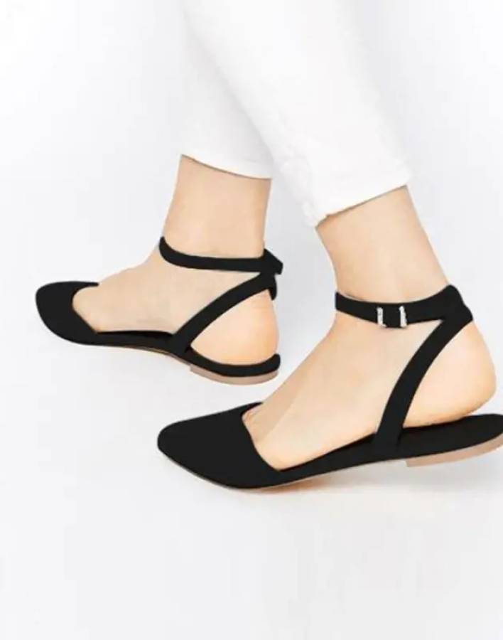 Women Black Flats Sandal Price in India