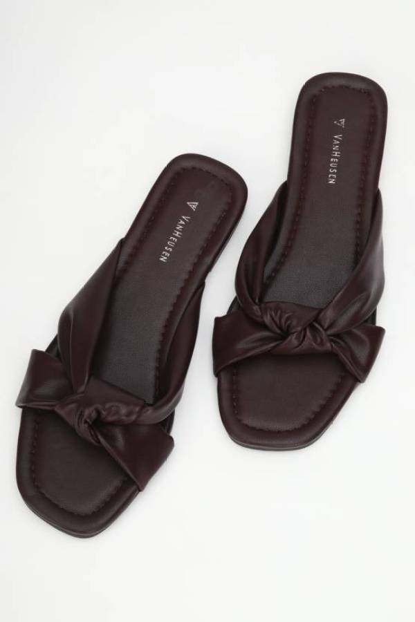 Women Maroon Flats Sandal Price in India