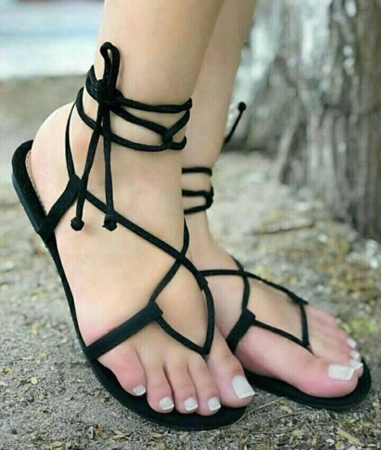 Women Black Flats Sandal Price in India