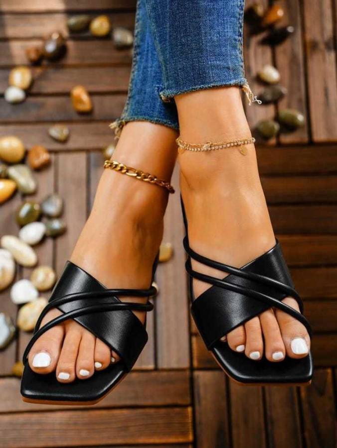 Women Trending Fashion Sandals l Girls Stylish Slipper l Best For Matching Party Wear Black Flats Sandal Price in India