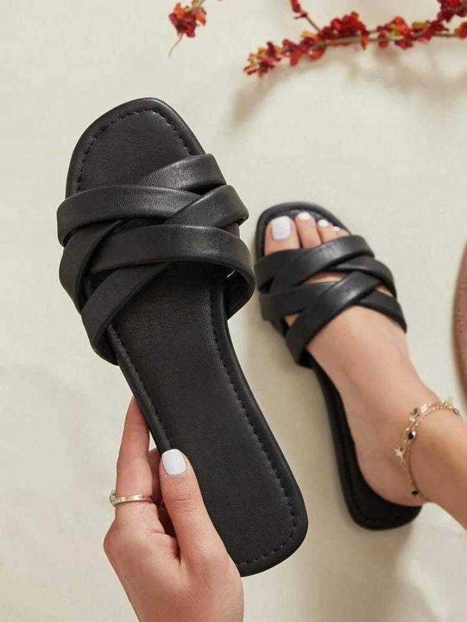 Women Stylish Flat Sandal / Slipper For Party & Wedding / Office Wear FlatsWomen Black Flats Sandal Price in India