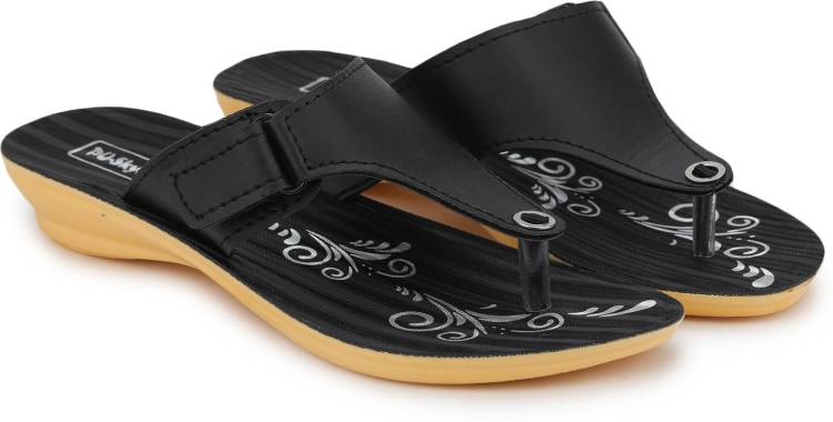 Women Black Flats Sandal Price in India