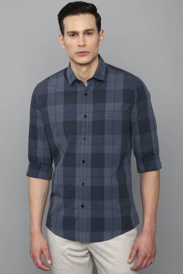 HOLIDAY Men Slim Fit Checkered Spread Collar Casual Shirt Price in India