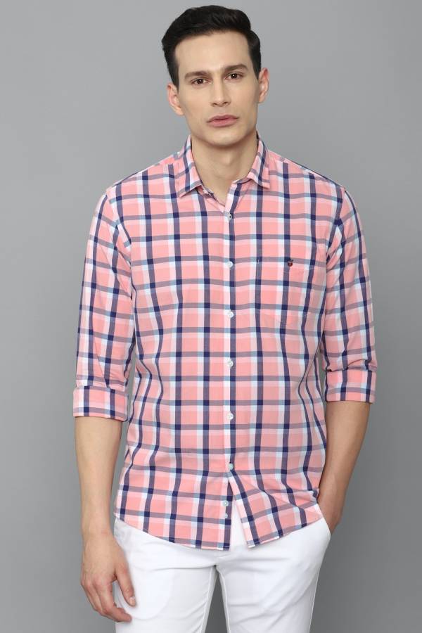 HOLIDAY Men Slim Fit Checkered Spread Collar Casual Shirt Price in India