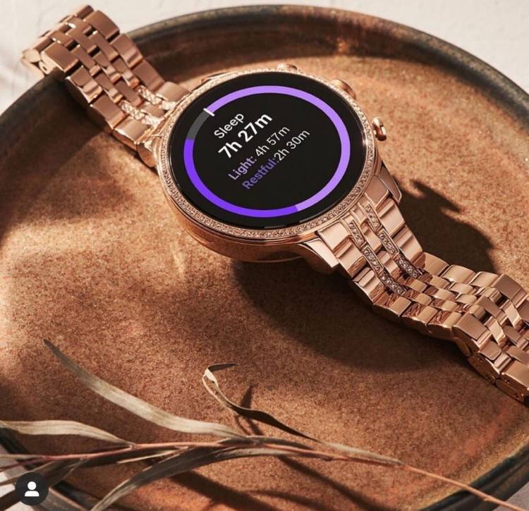maavi Gen-9 Calling Smartwatch for Men's and Women'(Rosegold/Pink Belt) Smartwatch Price in India