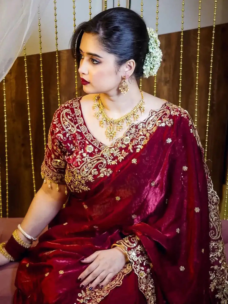 QVIDYA Embroidered Bollywood Satin Saree Maroon