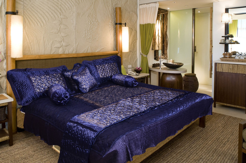 El Sandalo Shades of Paradise Satin Bedding Set(Blue) RS.7299 (69.00% Off) - Flipkart