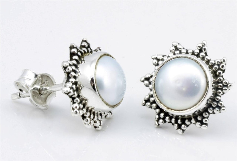 YugshaJewels YJE-55 Pearl Silver Stud Earring