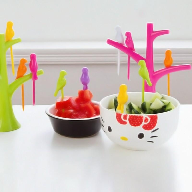 HitPlay Gourment Plastic Fruit Fork Set(Pack of 7) RS.105 (72.00% Off) - Flipkart