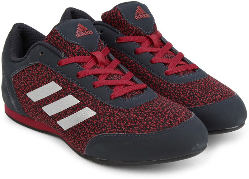 ADIDAS VITORIA II Training Shoes For Women(Red, Black)