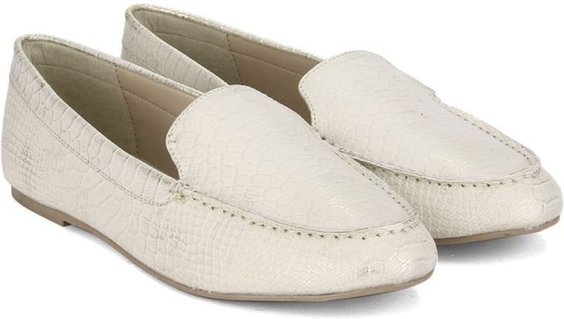 Miss CL By Carlton London Miss CL Loafers For Women(Beige)