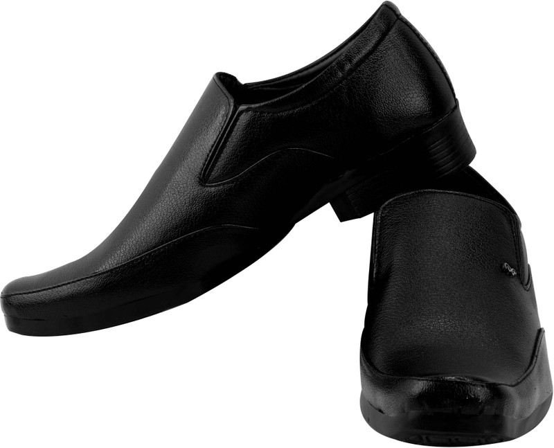 sketch sole Slip On For Men(Black)