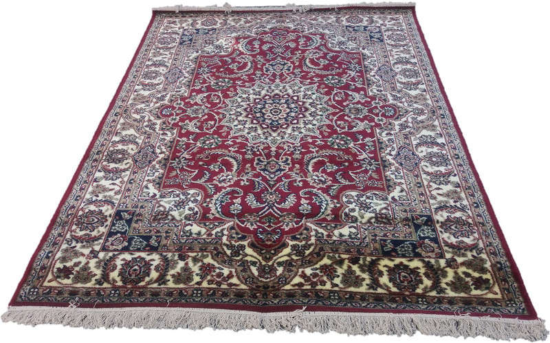 as handloom Red Wool Carpet(150 cm  X 210 cm)